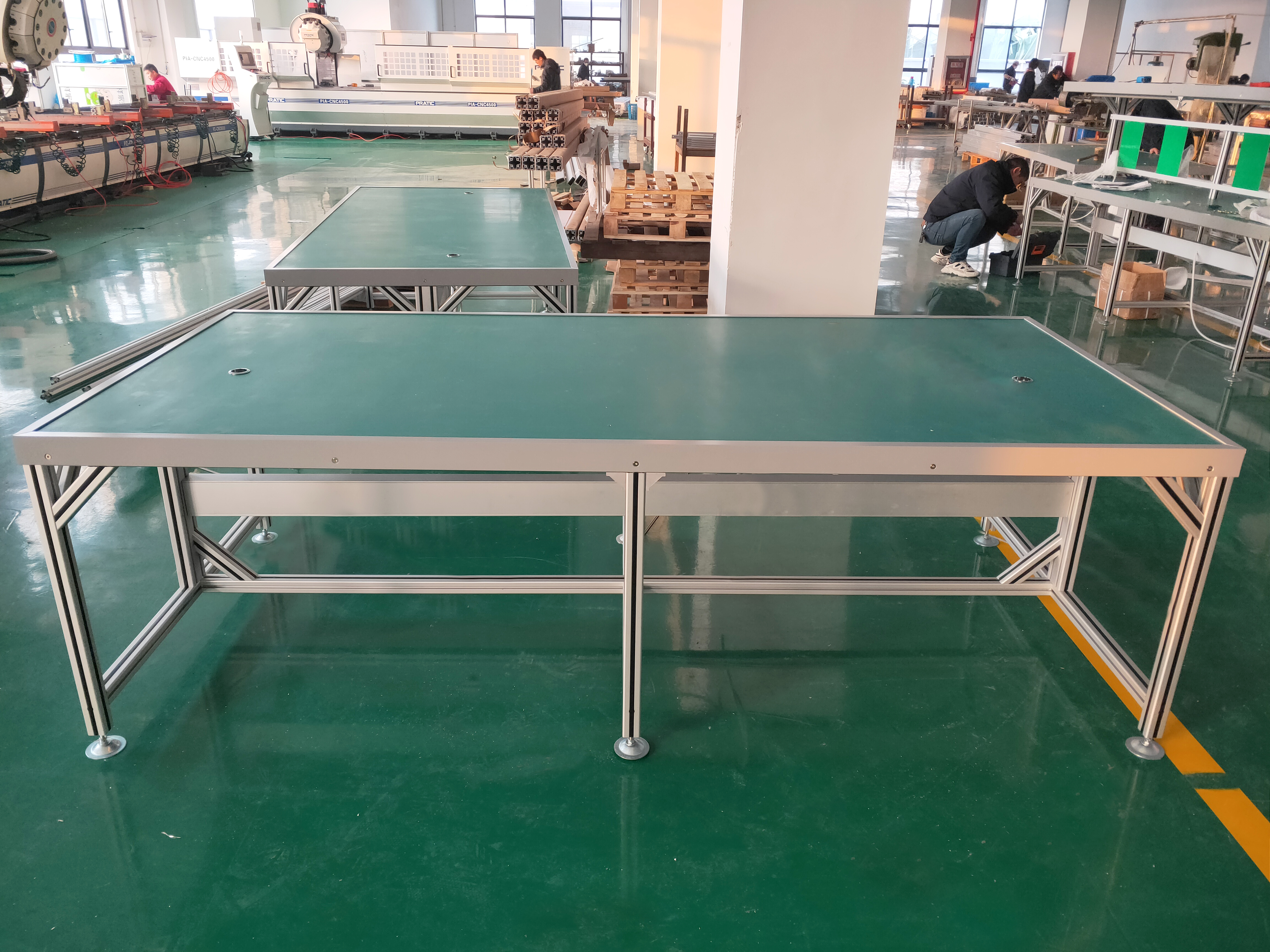 在南京當地，有多少種類的防靜電工作臺？